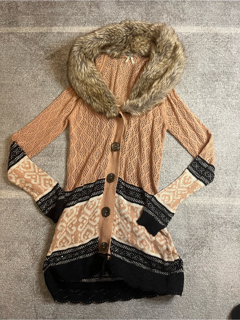 BKE Tan and Black Open-Knit Cardigan with Faux Fur Collar size Small Boho Aztec